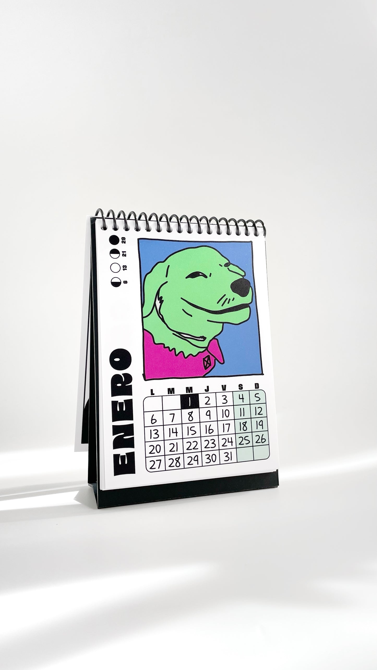 CALENDARIO ESCRITORIO PERROS Y GATOS 2025